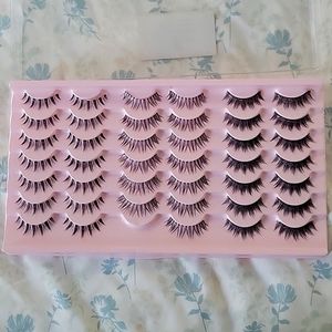 20 pairs of lashes (used one pair)